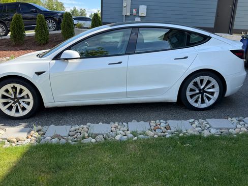 Used 2021 Tesla Model 3 Long Range AWD/4WD image 4