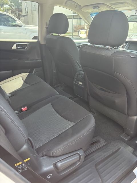Used 2017 Nissan Pathfinder SV FWD image 13