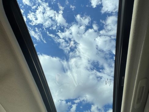 Used 2016 Nissan Sentra SV w/ Style Package image 15