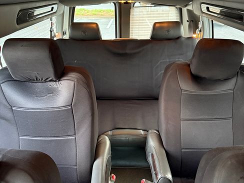 Used 2013 Chevrolet Express 2500 Extended Van 3D image 10