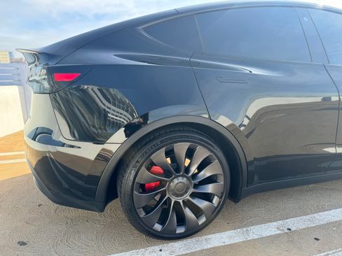 Used 2023 Tesla Model Y Performance AWD/4WD image 16