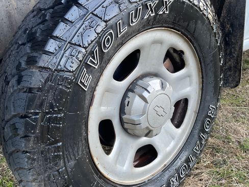 Used 2010 Chevrolet Colorado W/T w/ Mid Box Prep Package image 12