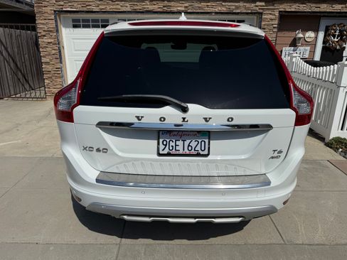 Used 2017 Volvo XC60 T6 Dynamic w/ Preferred Option Package AWD/4WD image 9