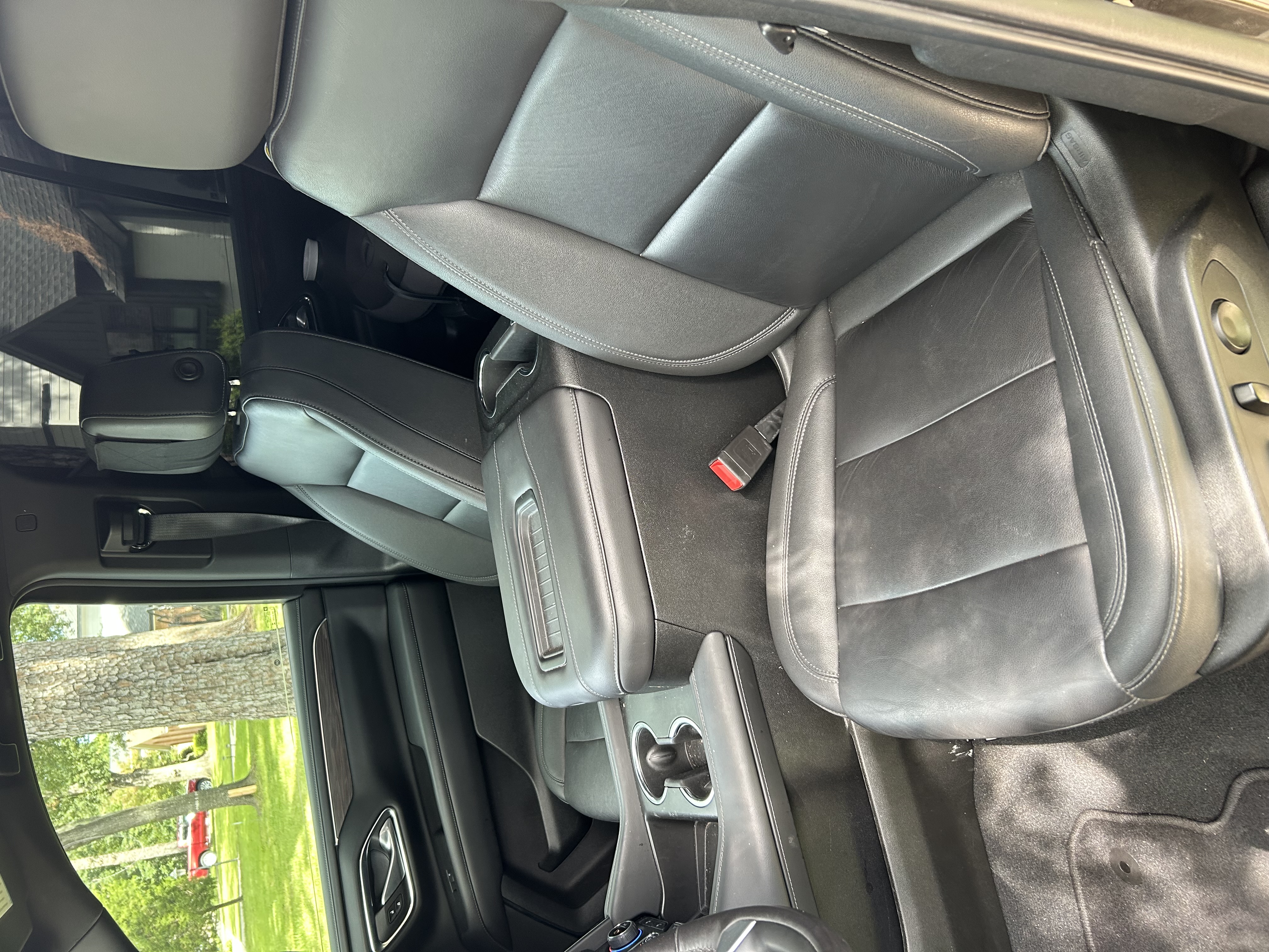 Used 2022 Chevrolet Tahoe LT w/ Luxury Package RWD image 11