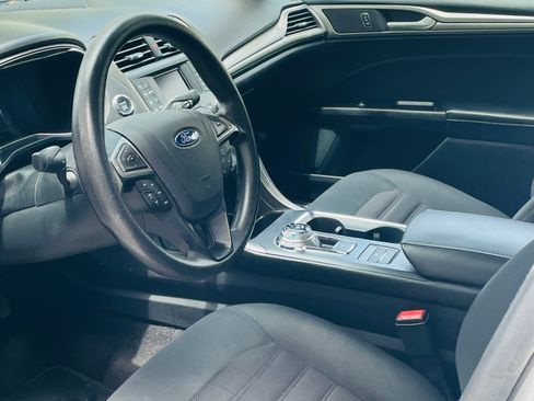 Used 2017 Ford Fusion SE FWD image 6