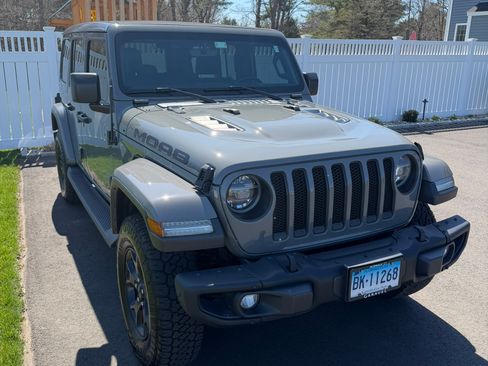 Used 2019 Jeep Wrangler Unlimited Sahara w/ Quick Order Package 24M Moab image 4