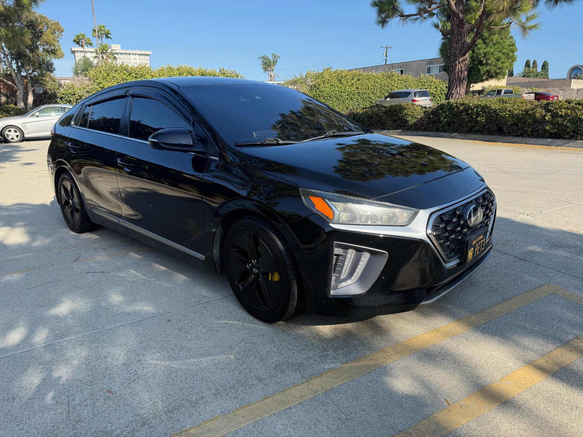 Used 2020 Hyundai Ioniq SEL FWD image 2