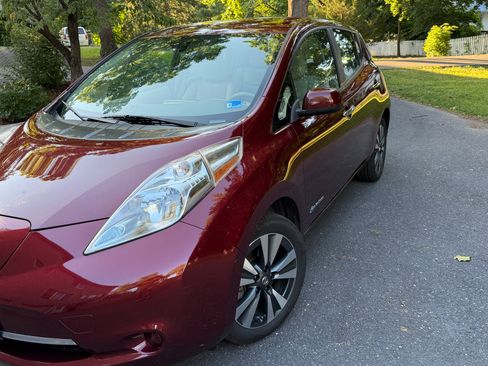 Used 2017 Nissan Leaf SV FWD image 6