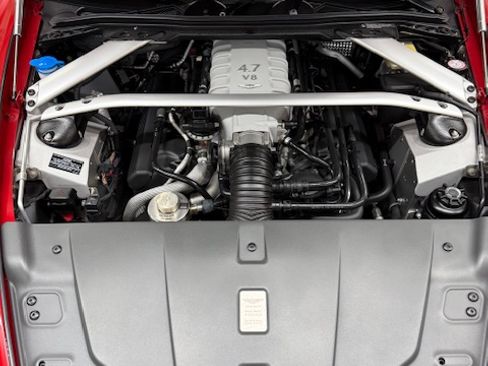 Used 2010 Aston Martin V8 Vantage Coupe RWD image 5