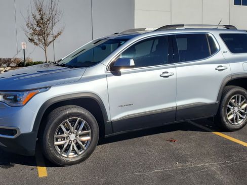 Used 2017 GMC Acadia SLT image 2
