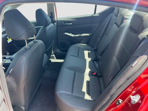 Used 2024 Nissan Altima 2.5 SR w/ SR Premium Package image 9