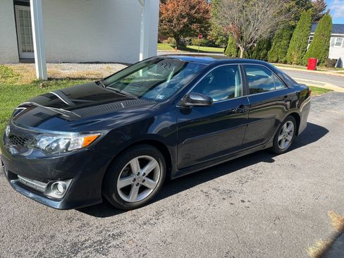 Used 2014 Toyota Camry SE image 1