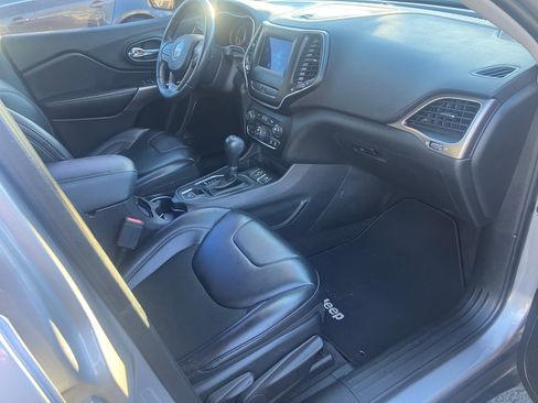 Used 2019 Jeep Cherokee Latitude Plus w/ Comfort/Convenience Group image 5