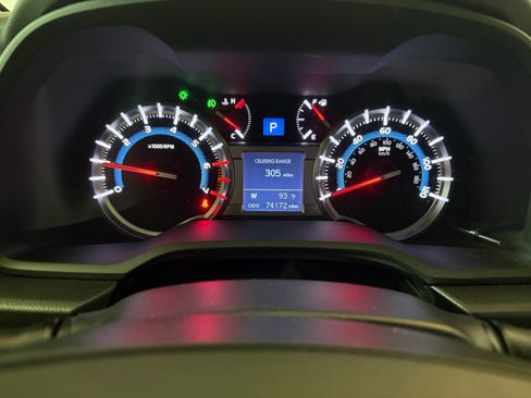 Used 2017 Toyota 4Runner Limited AWD/4WD image 5