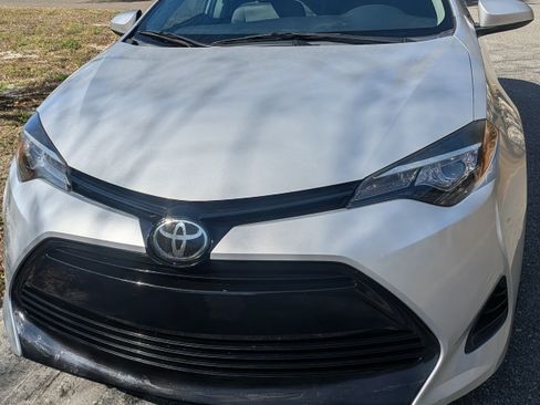 Used 2017 Toyota Corolla LE image 2