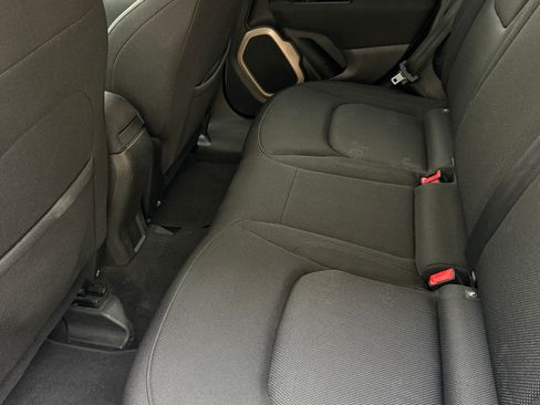 Used 2017 Jeep Renegade Latitude image 8