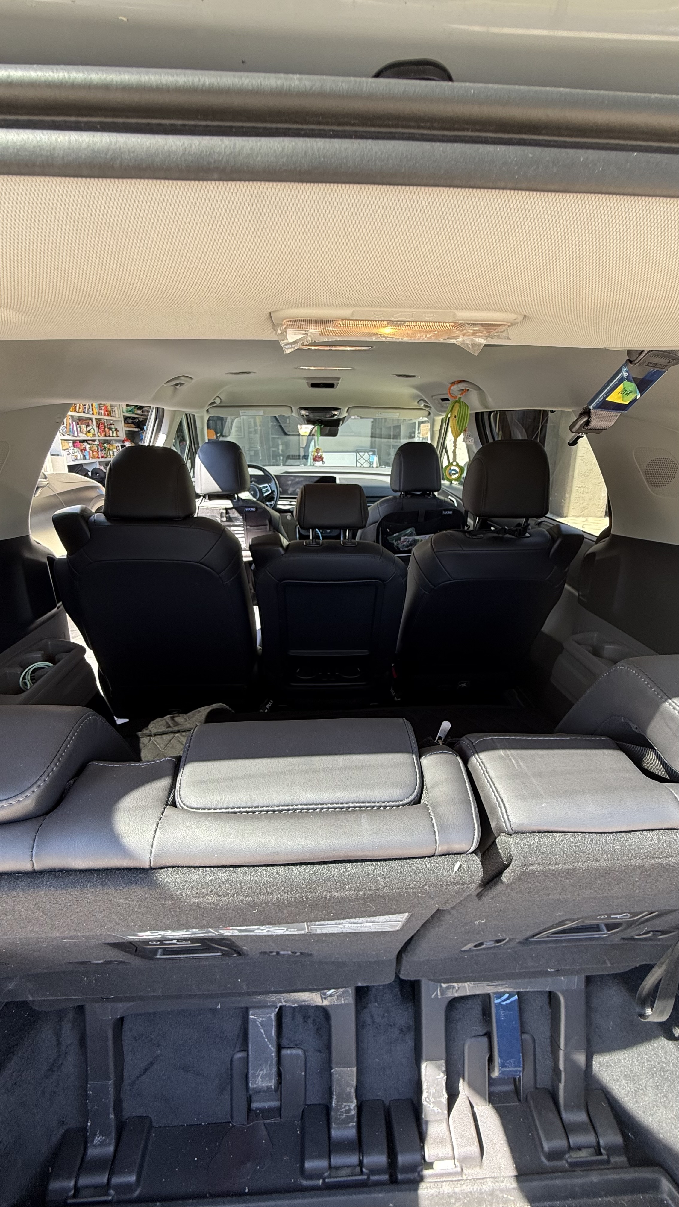 Used 2025 Kia Carnival EX FWD image 15