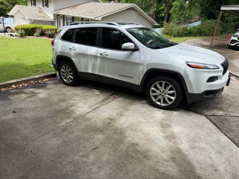 Used 2014 Jeep Cherokee Limited w/ Luxury Group FWD image 4