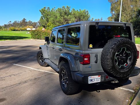 Used 2021 Jeep Wrangler Unlimited Sahara w/ Safety Group image 5