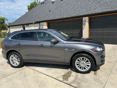 Used 2017 Jaguar F-PACE Prestige AWD/4WD image 2