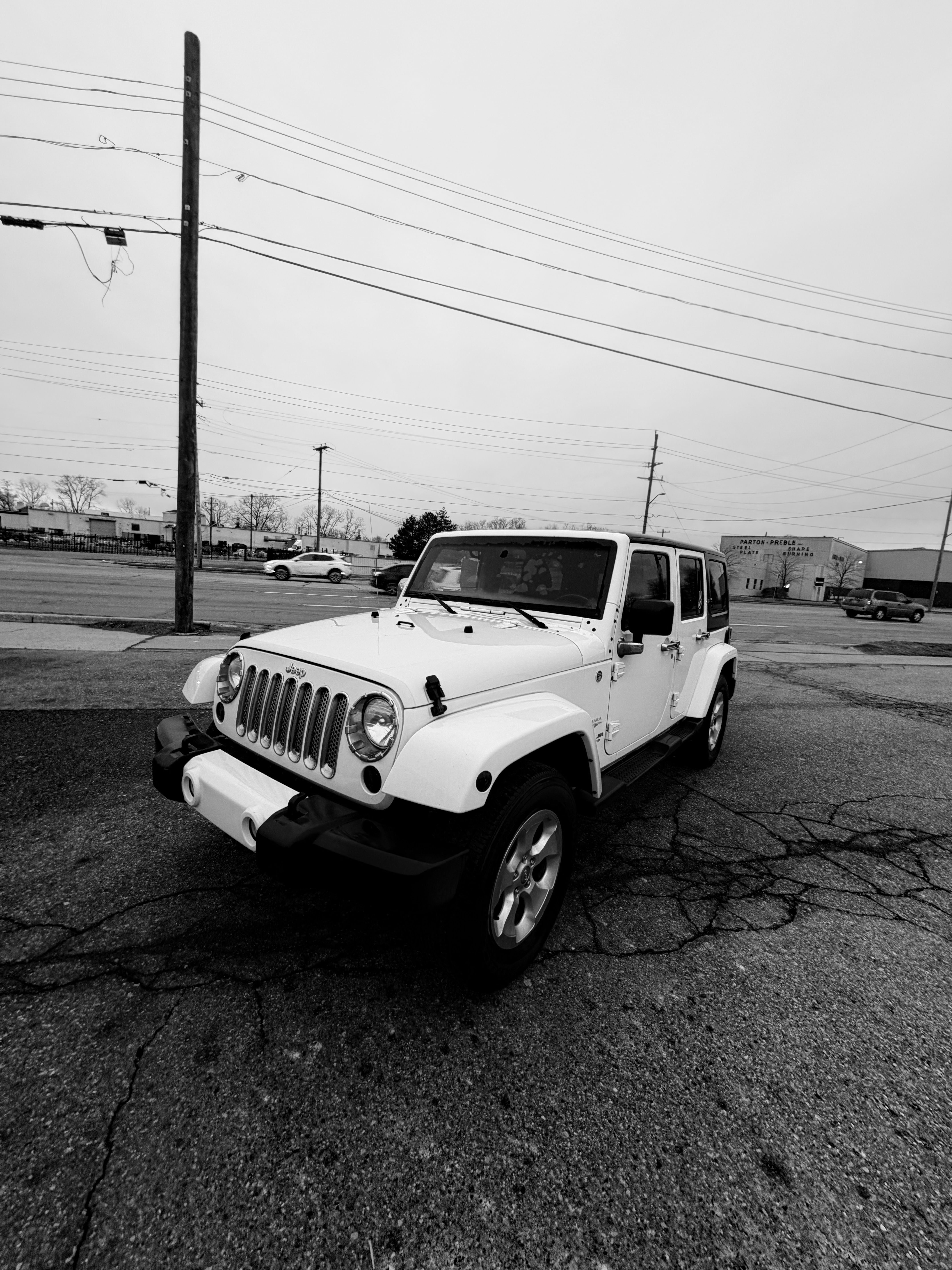 Used 2013 Jeep Wrangler Unlimited Sahara w/ Dual Top Group AWD/4WD image 8