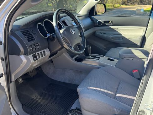 Used 2005 Toyota Tacoma PreRunner image 4