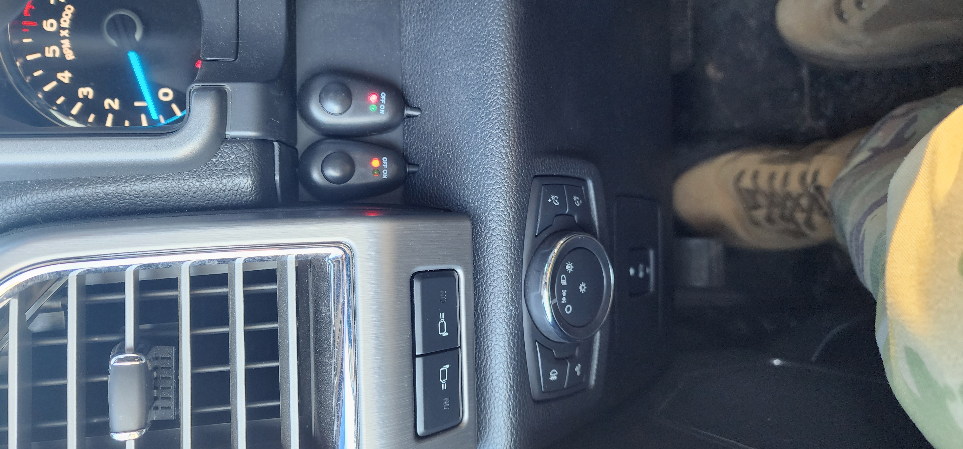 Used 2015 Ford F150 Platinum w/ Equipment Group 701A Luxury AWD/4WD image 18