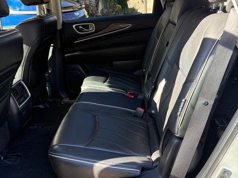 Used 2019 INFINITI QX60 Luxe w/ Essential Package image 8