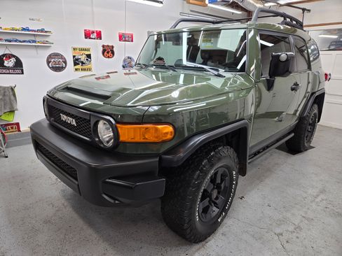 Used 2011 Toyota FJ Cruiser Sport Utility 2D w/ Trail Teams Special Edition image 1