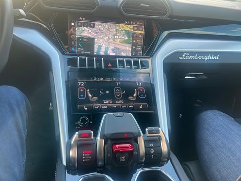Used 2023 Lamborghini Urus S image 12