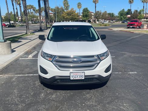 Used 2018 Ford Edge SE FWD image 1