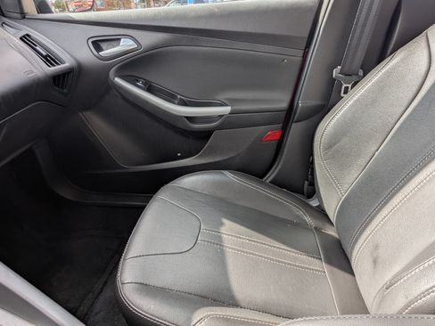 Used 2014 Ford Focus SE w/ Equipment Group 201A image 4