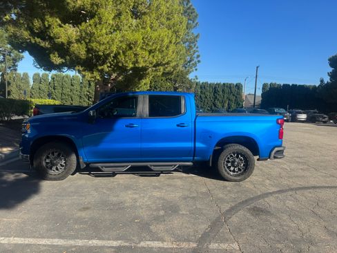 Used 2023 Chevrolet Silverado 1500 LT w/ Convenience Package II image 4