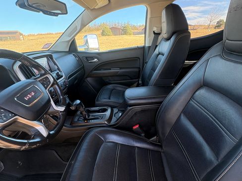 Used 2017 GMC Canyon Denali image 2