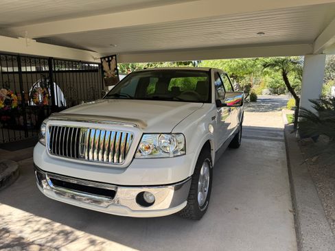 Used 2006 Lincoln Mark LT 2WD image 1