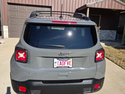 Used 2022 Jeep Renegade Sport w/ Sport Appearance Group image 10