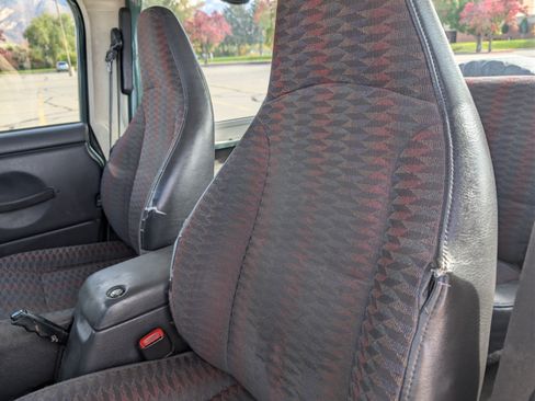 Used 1999 Jeep Wrangler SE image 11