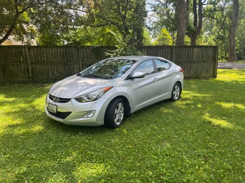 Used 2013 Hyundai Elantra GLS w/ Preferred Pkg FWD image 4