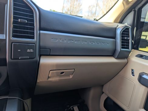 Used 2021 Ford F250 XLT w/ XLT Premium Package image 16