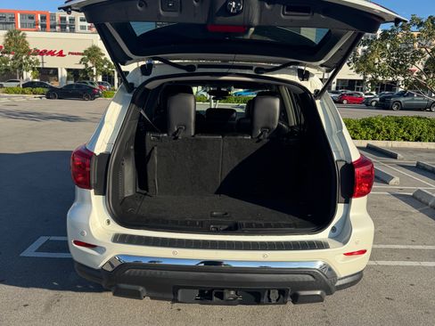 Used 2018 Nissan Pathfinder Platinum image 8