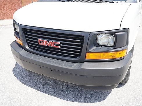 Used 2017 GMC Savana 2500 Extended RWD image 6