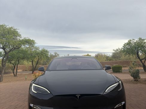 Used 2023 Tesla Model S Standard Range image 5