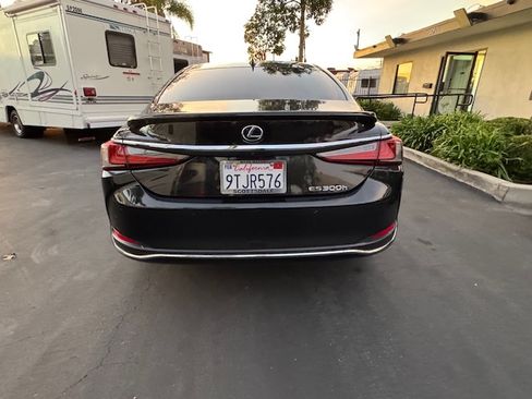 Used 2021 Lexus ES 300h w/ Premium Package image 8