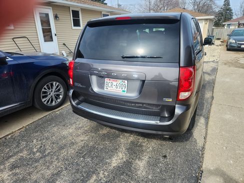 Used 2017 Dodge Grand Caravan SE image 16