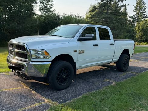 Used 2016 RAM 2500 Tradesman w/ Chrome Appearance Group AWD/4WD image 2