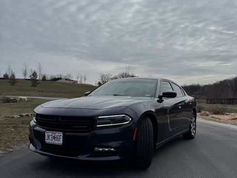 Used 2017 Dodge Charger SXT w/ AWD Plus Group image 17