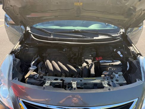 Used 2012 Nissan Versa SV FWD image 7