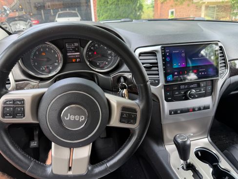 Used 2013 Jeep Grand Cherokee Altitude AWD/4WD image 22