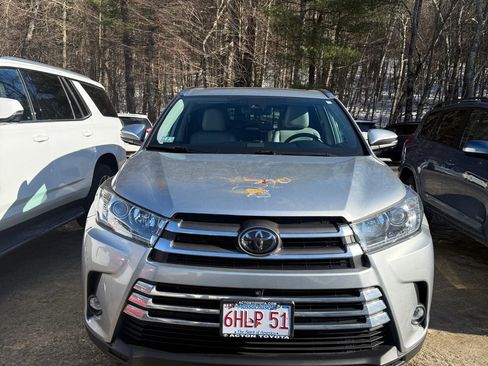 Used 2019 Toyota Highlander Limited Platinum image 4