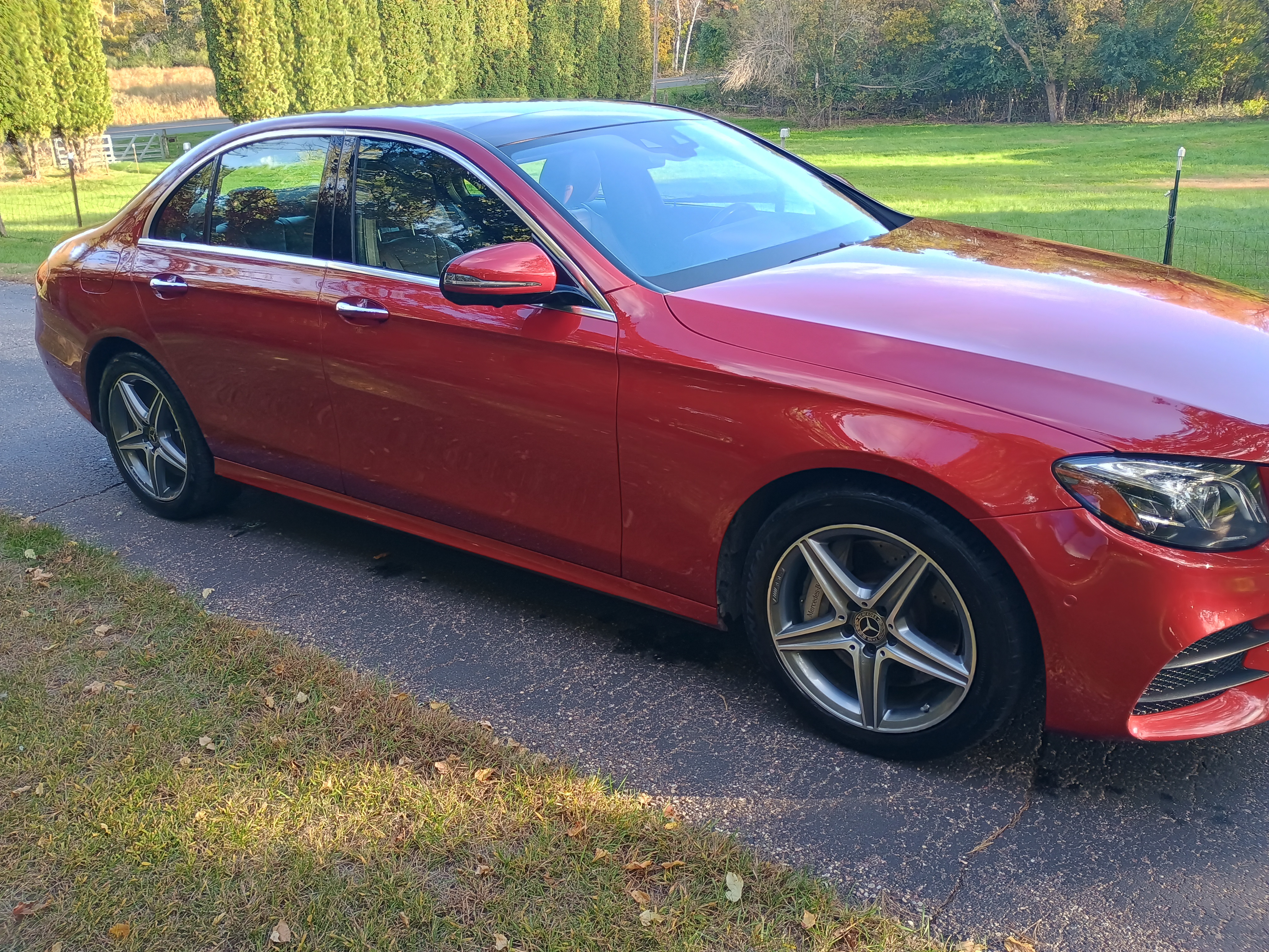 Used 2018 Mercedes-Benz E 400 4MATIC Sedan image 5